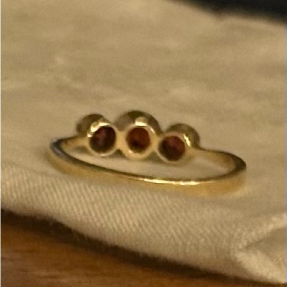 Vintage 9k Garnet Ring - Picture 4 of 8
